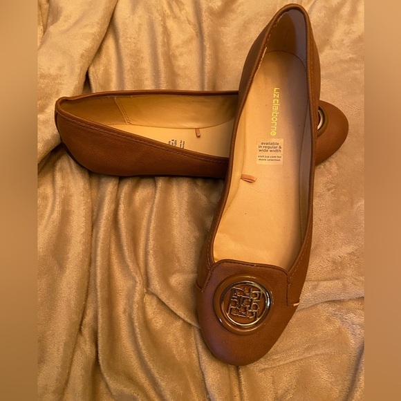 Liz Claiborne Ballet Womens Camel Selma Brown Flat Slip On Signature Size 8 - Picture 2 of 5